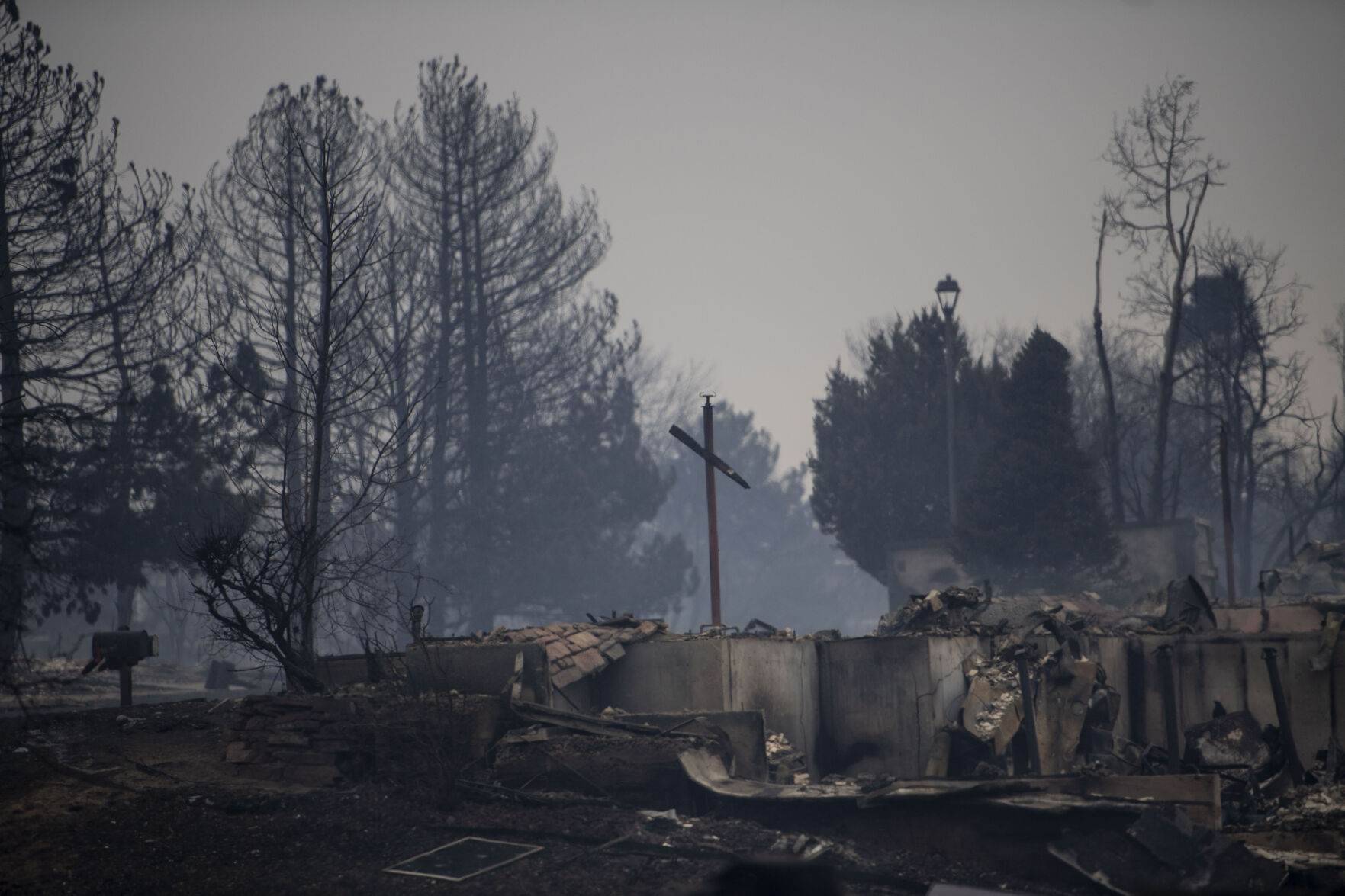 010122-news-fireaftermath 14.jpg dg